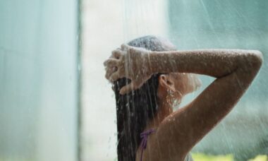 Kesalahan saat mandi yang dapat menyebabkan timbulnya jerawat