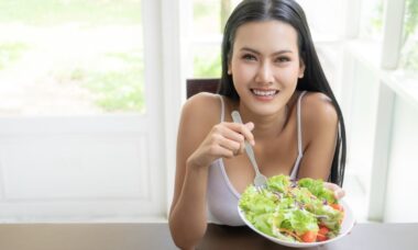 Hilangkan kerutan Anda! Makanan anti-penuaan terbaik untuk kulit awet muda